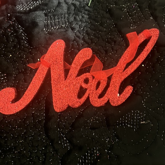 Red Christmas 🎄 Decorations - Picture 2 of 7